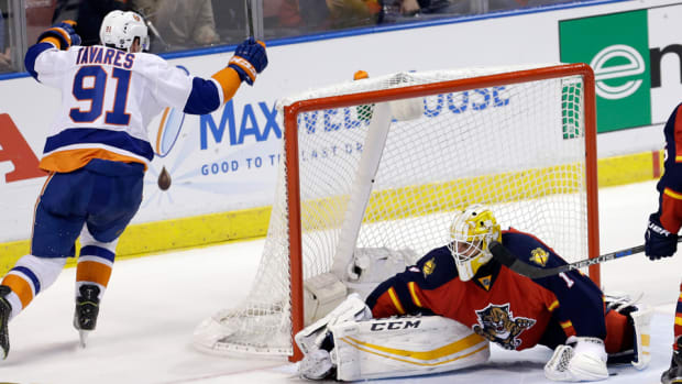 florida-panthers-new-york-islanders-game-1-recap-john-tavares.jpg